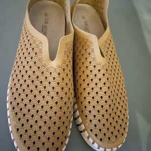Ilse Jacobsen Tan Slip-On Shoes with Patterned Design size 11/42